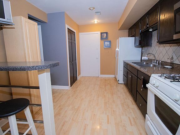 4th image of 2028 Country Club Dr #8G