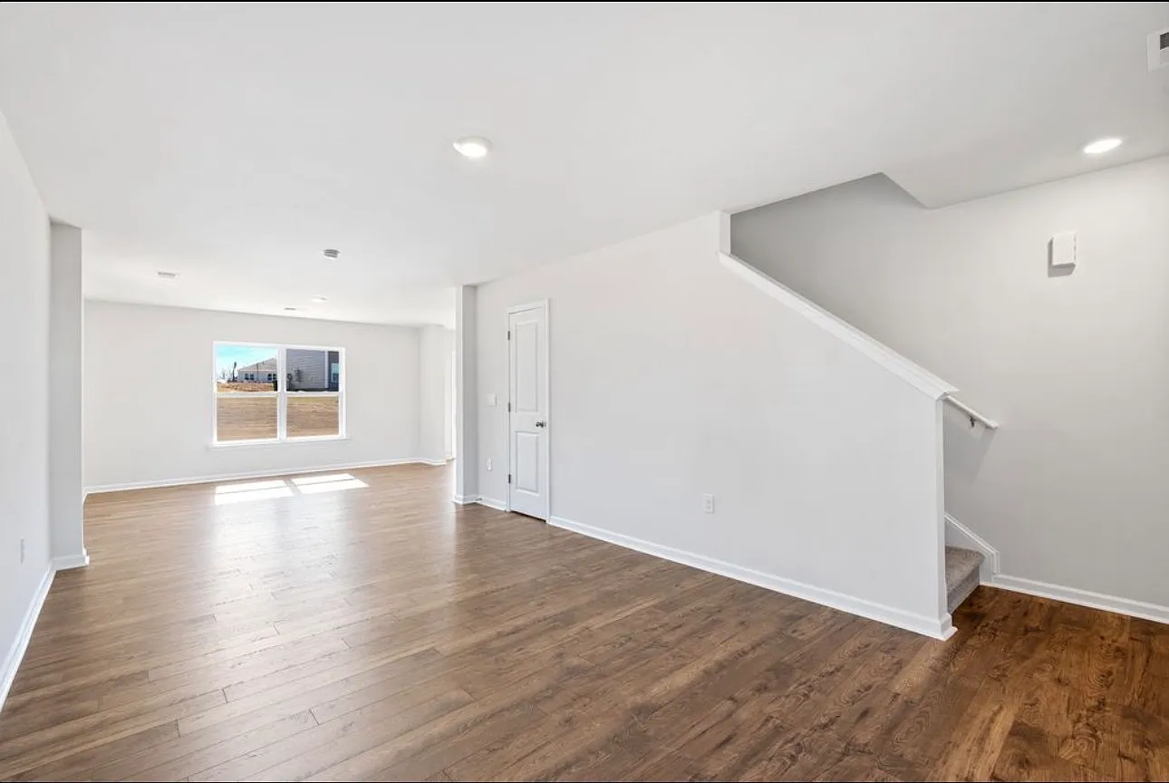 3 bed, 2.5 bath, 1854 sqft, $2,000 — Photo 3