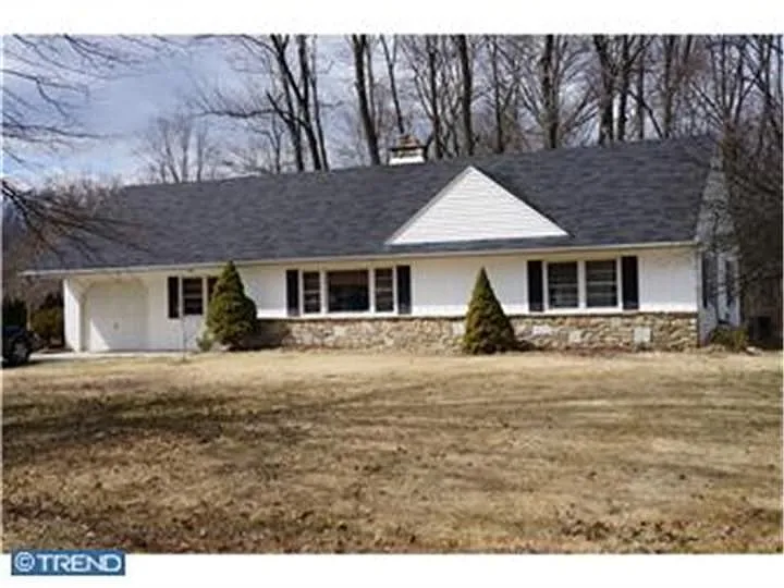 136 Charles St photo 1