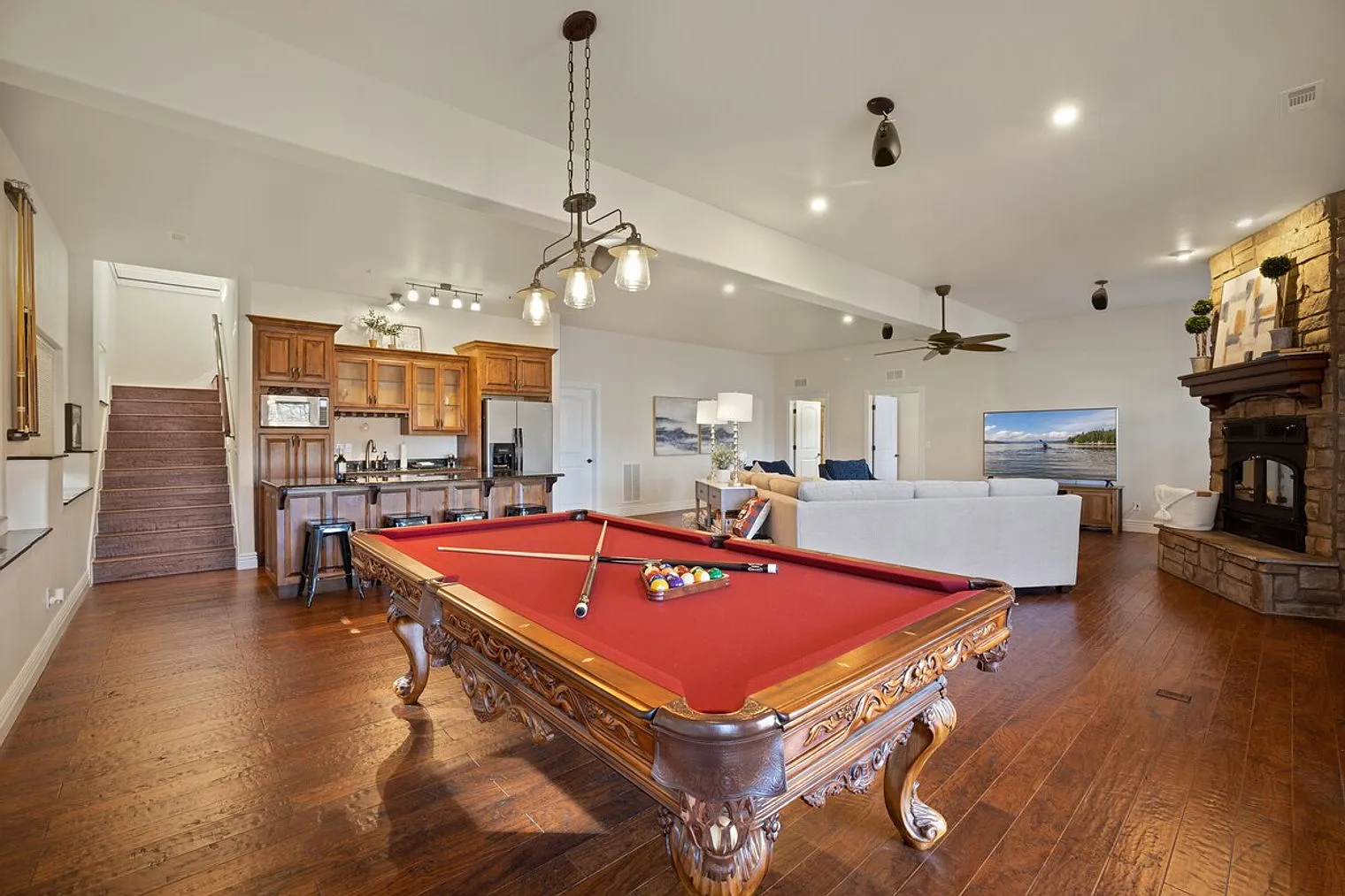 4 bed, 3.0 bath, 3358 sqft, $7,430 — Photo 4