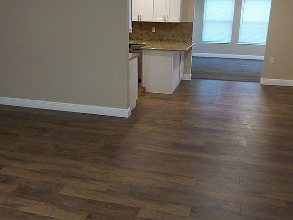3rd image of 119 E Elm Dr