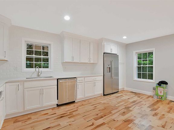 3rd image of 18 Haug Dr