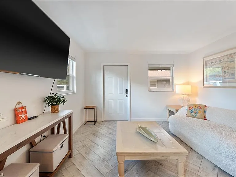 3365 Estey Ave — Photo 1