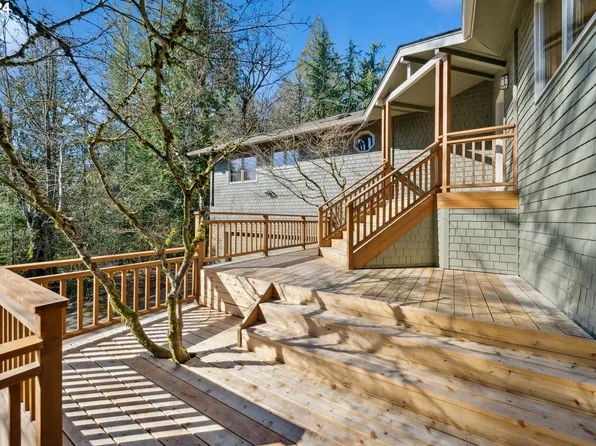 5837 SW Sheridan Ct, Portland, OR 97221