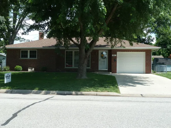307 W Field Dr, Red Bud, IL 62278