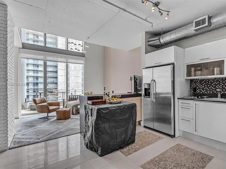 690 SW 1st Ct #Penthouse II16 — Photo 5