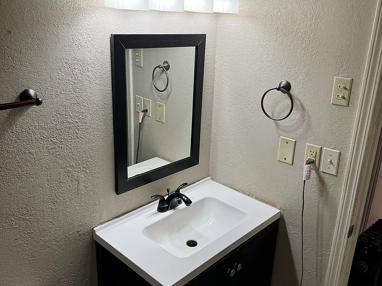 1013 W Atlanta Ct — Photo 2