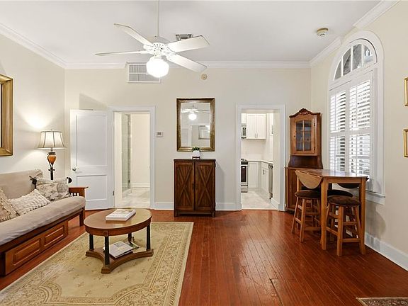 4th image of 921 Chartres St APT 3