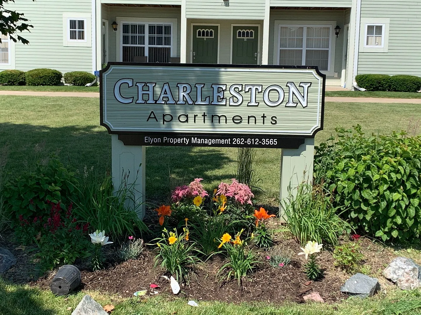 Charleston Apartments — Photo 3