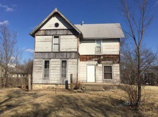 1702 Ames Ave, Winfield, KS 67156