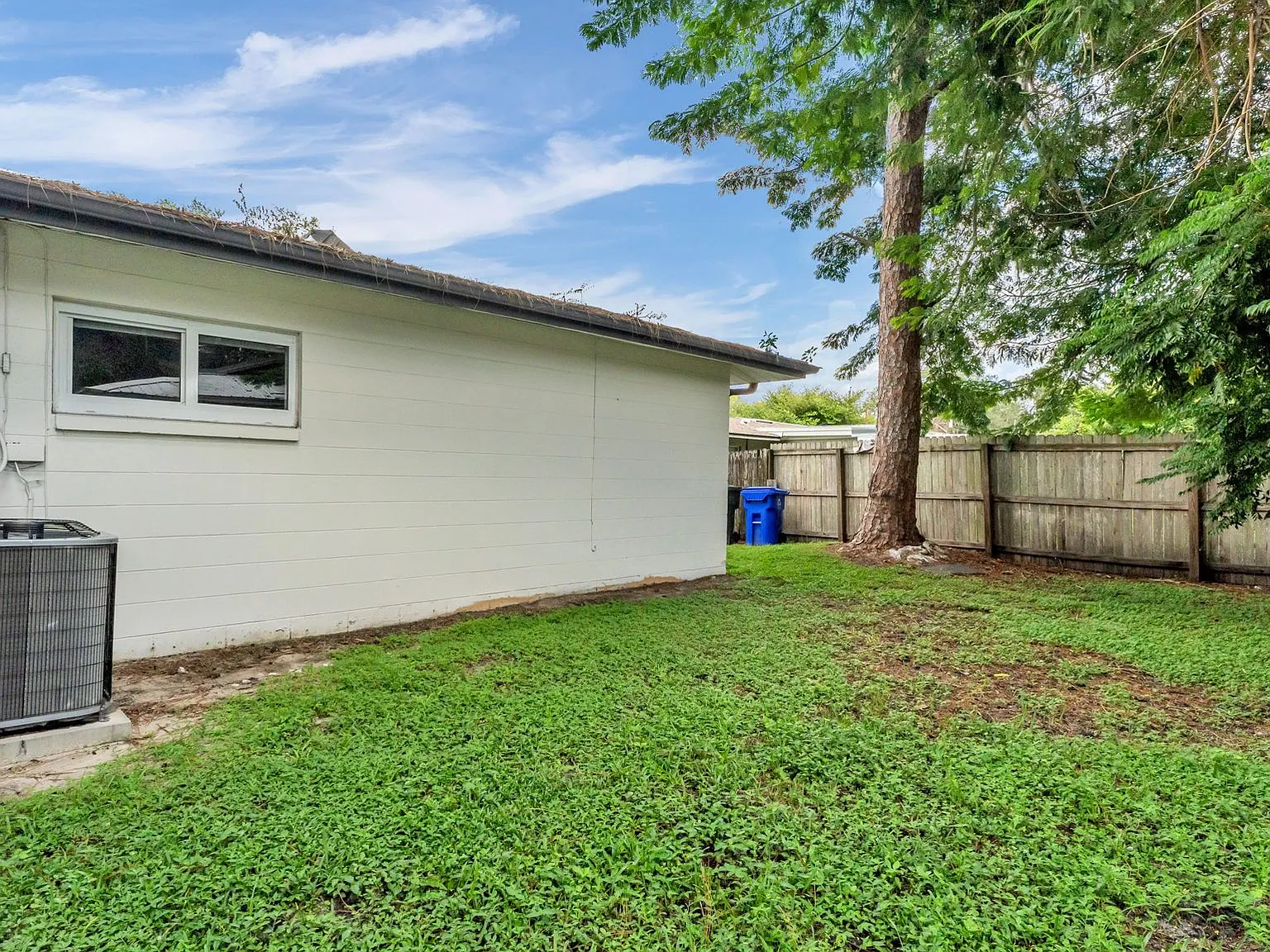 3 bed, 1.0 bath, 1100 sqft, $1,700 — Photo 4