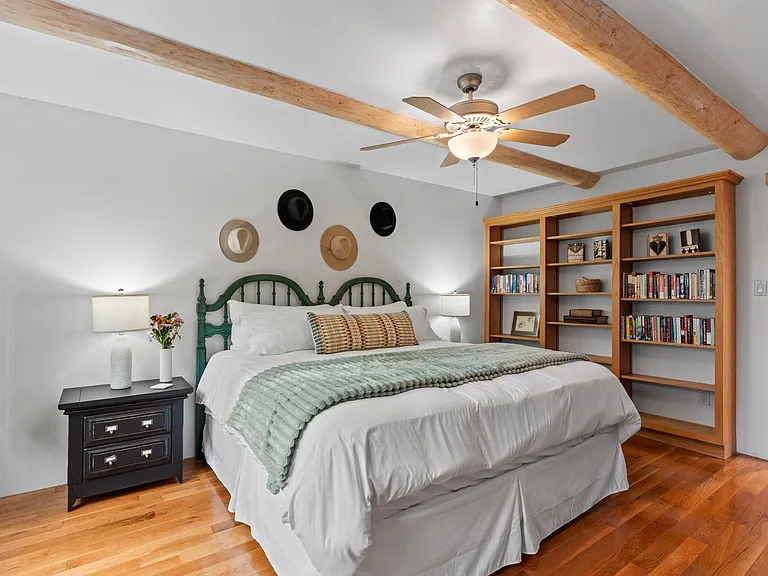 970 Thunderbird Ct — Photo 27