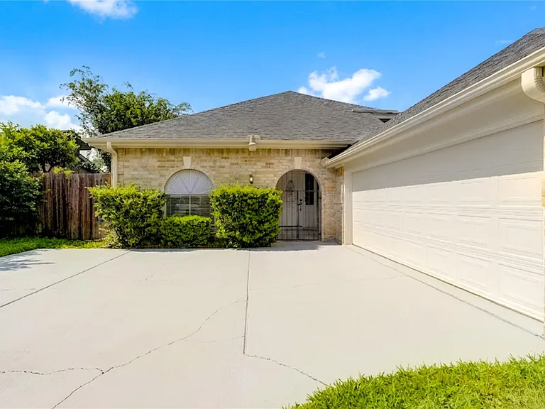 12810 Chaseland Ln — Photo 39