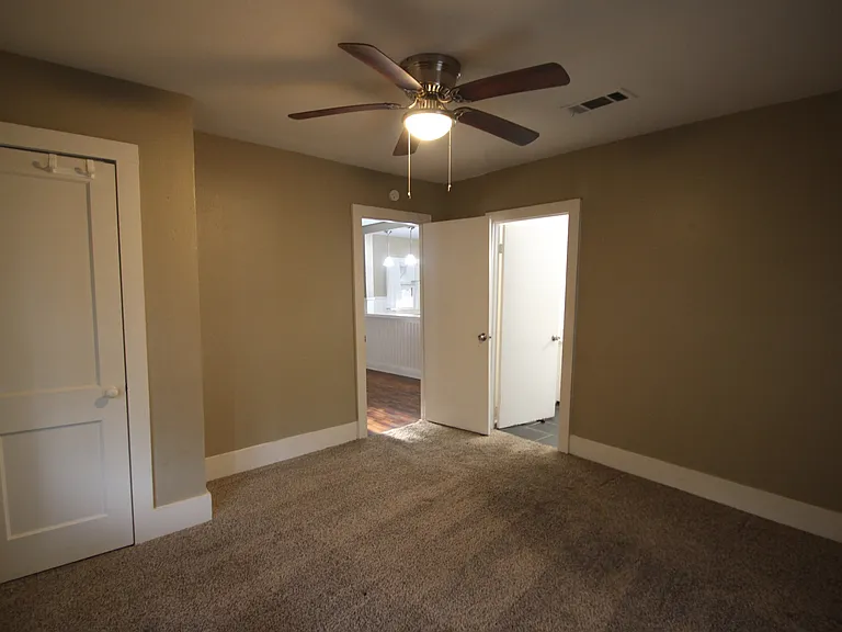 1415 W Crawford St — Photo 13