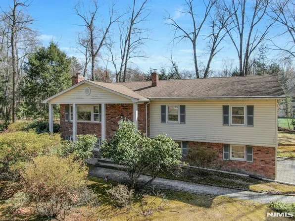 7 Merrywood Ct, Old Tappan, NJ 07675