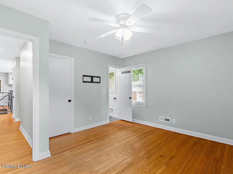 519 Leyton Ave — Photo 19