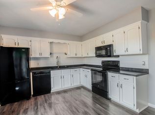 217 Stonebridge Ln, Smithville, MO 64089