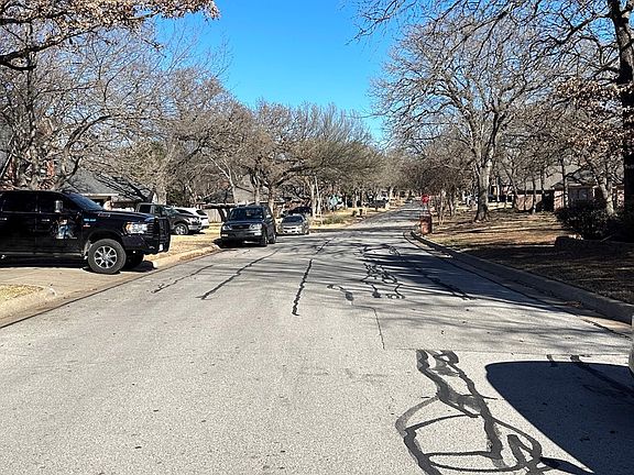 4th image of 1008 Glen Oak Dr