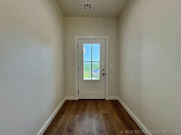 3rd image of 824 E Harlan Dr