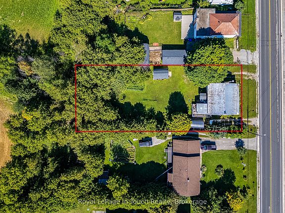 3rd image of 328 Lafontaine Rd W