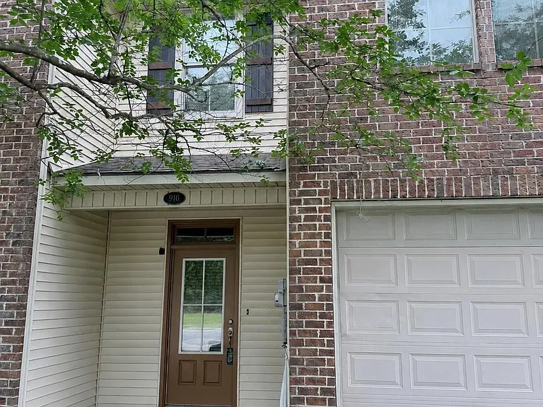 910 S Audubon Place Ave — Photo 1