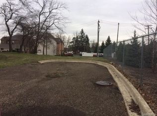 81 Park Island Rd #1, Lake Orion, MI 48362