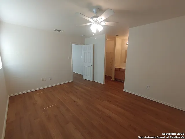 3 bed, 2.5 bath, 1352 sqft, $1,350 — Photo 4