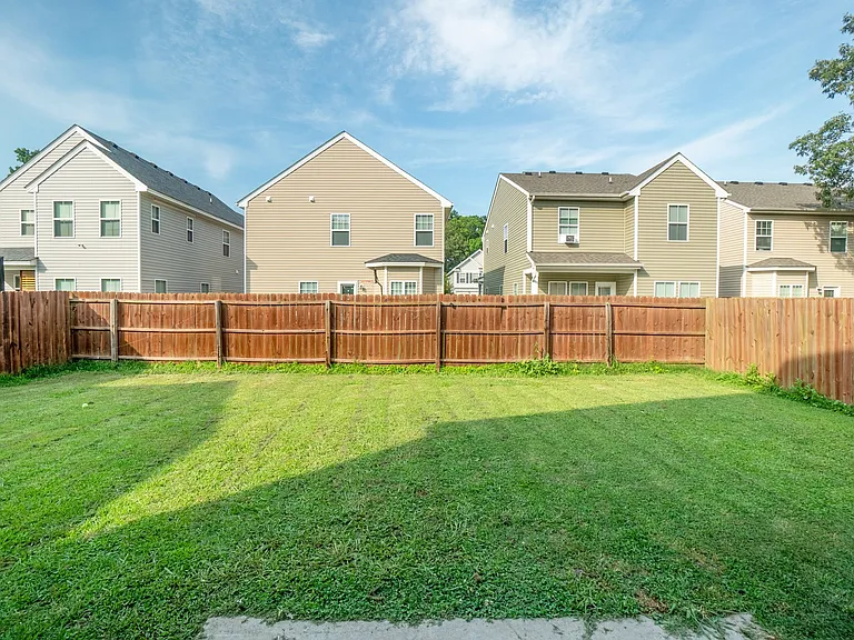 2104 Miller Ave — Photo 34