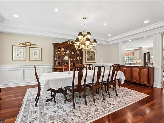 5th image of 8 Mount Pleasant Rd