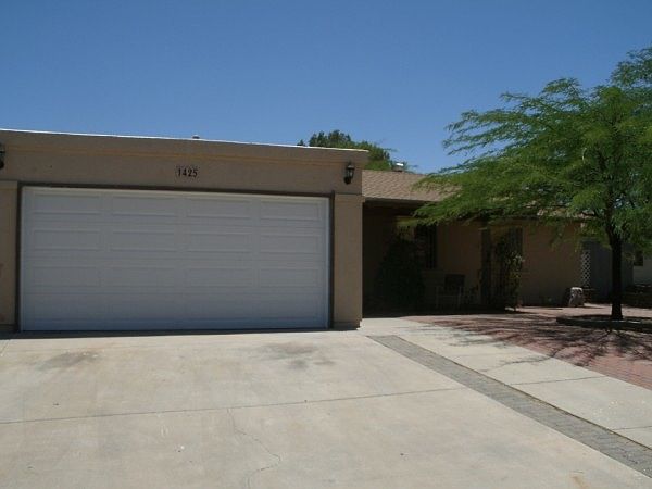 2 CAR GARAGE