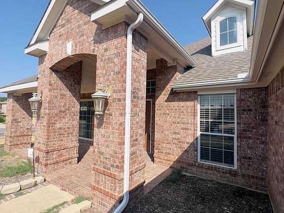 2nd image of 115 Fort Edward Dr