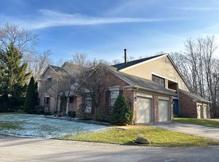 29657 Pine Ridge Cir, Farmington, MI 48331