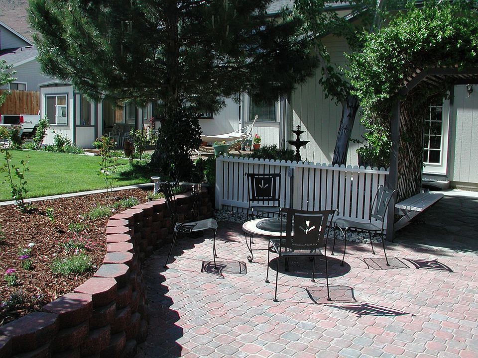 2nd image of 1863 Yale Dr