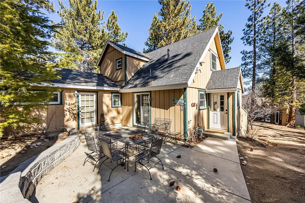 5 bed, 3.5 bath, 1912 sqft, $3,400 — Photo 1