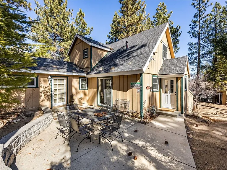 547 Chipmunk Ln — Photo 1