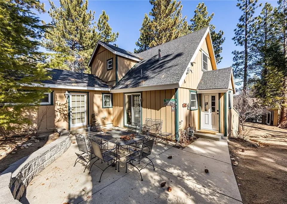 547 Chipmunk Ln