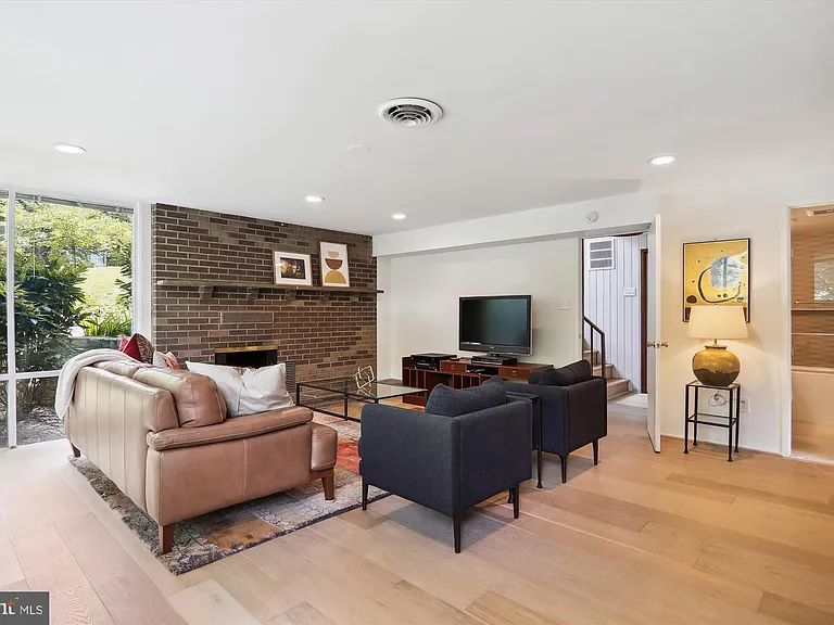 3945 Rickover Rd — Photo 19