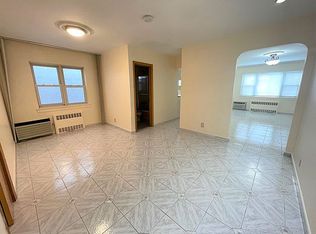 25-83 37th St #2F, Astoria, NY 11103