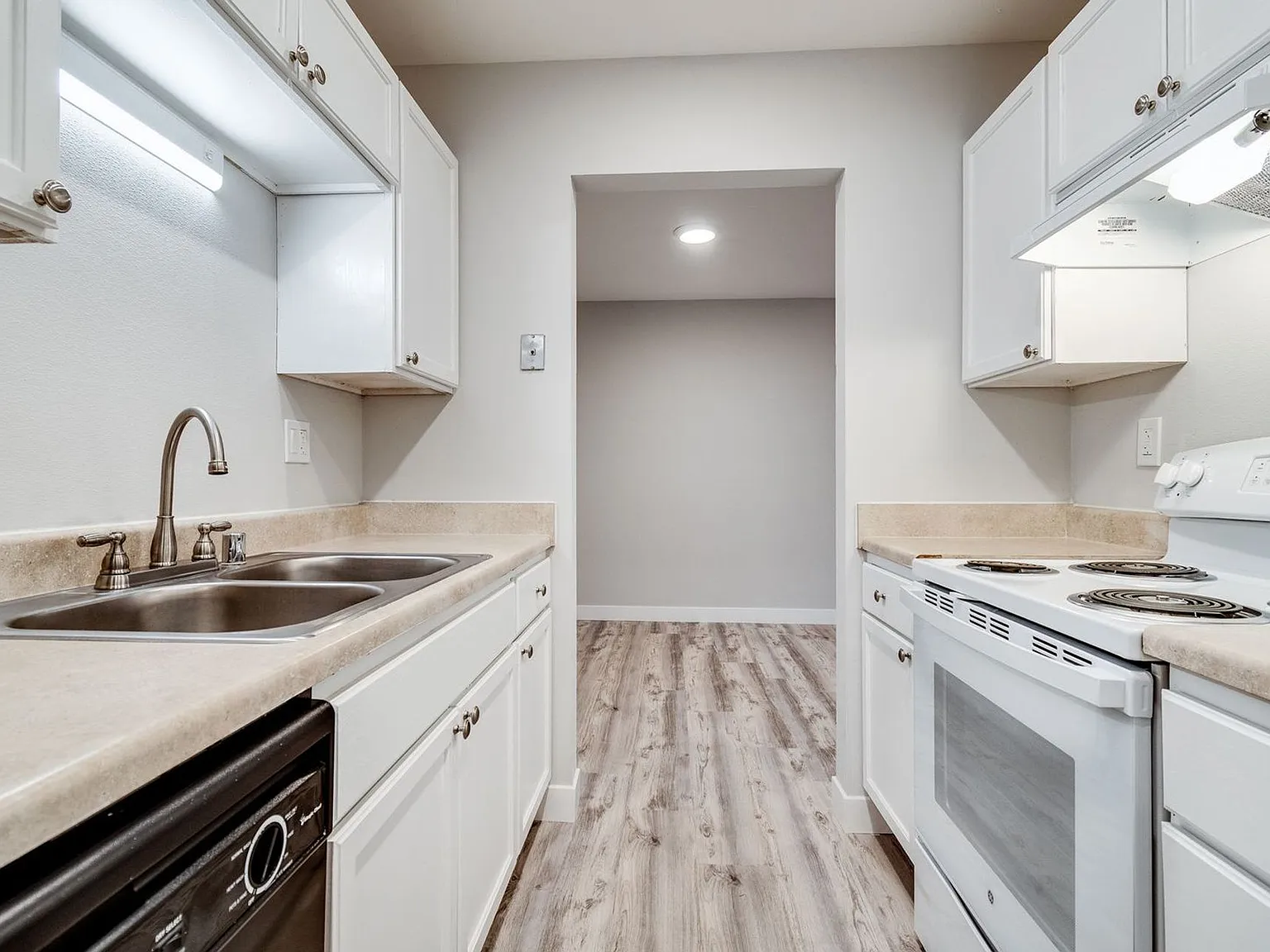 Ashford Residence — Photo 2