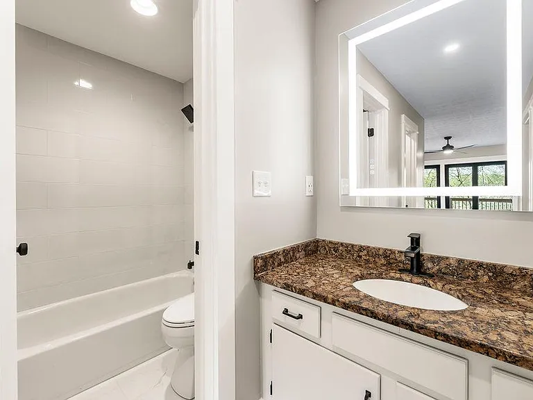 516 Park Ridge Cir — Photo 16