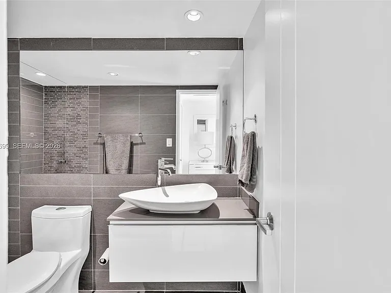 5161 Collins Ave #1017 — Photo 23