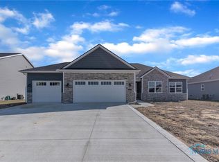 4008 Edge View Dr, Oregon, OH 43616