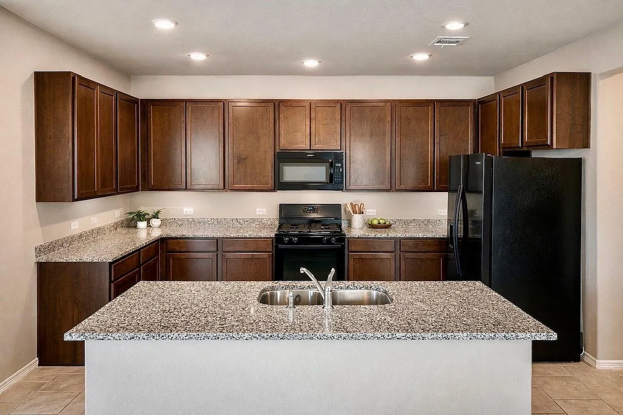 4 bed, 2.5 bath, 2249 sqft, $2,450 — Photo 2