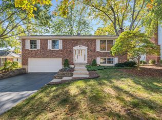 1225 Barneswood Dr, Downers Grove, IL 60515