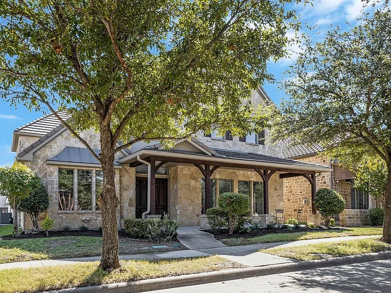 7905 Kickapoo Dr — Photo 3