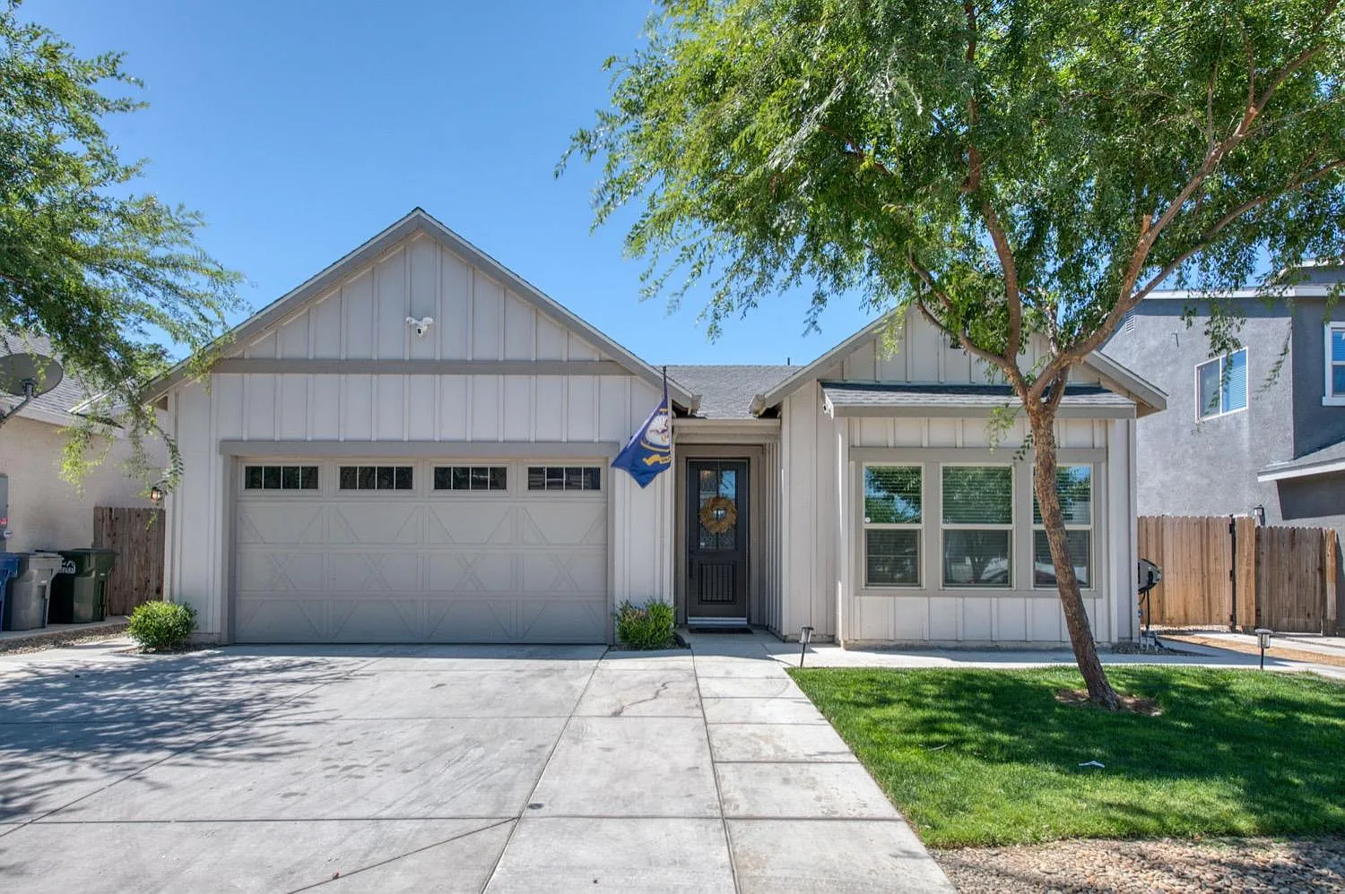 2352 Malaspina Dr photo 1