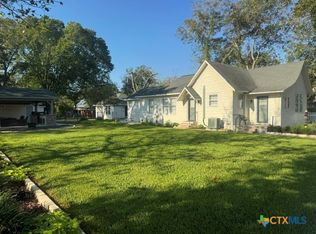 213 W Broadway St, Cuero, TX 77954