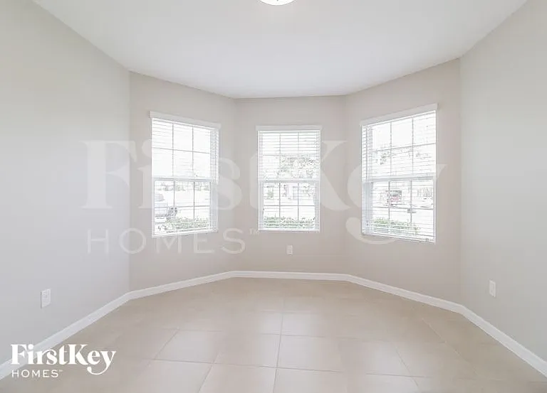 2532 SW 9th Pl — Photo 5