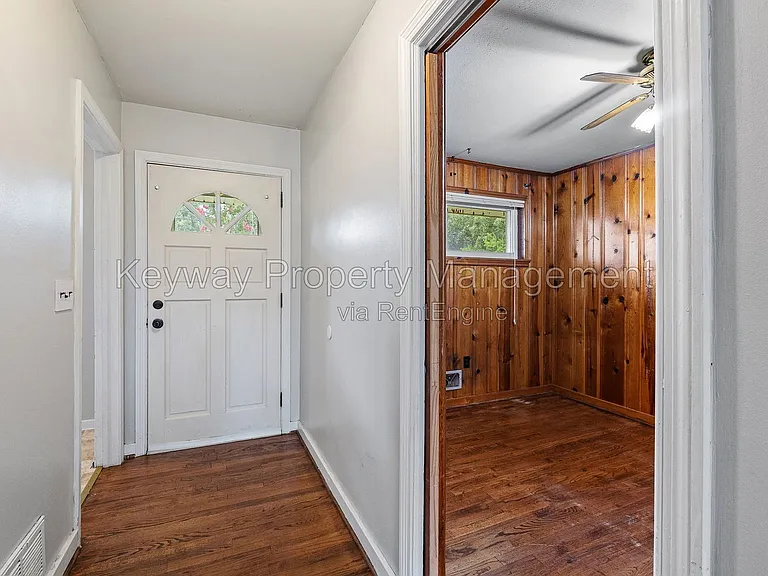 1823 Curtis Dr — Photo 3