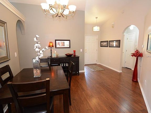 4th image of 571 Wellesly St